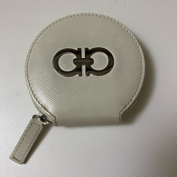 Authentic Salvatore Ferragamo coin/wallet - Picture 1 of 6